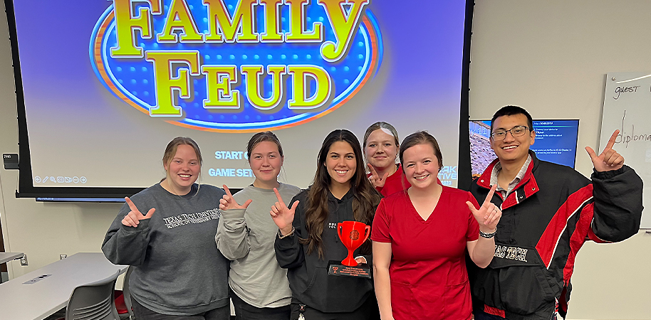 Students at Holistic Health Game Night Event
