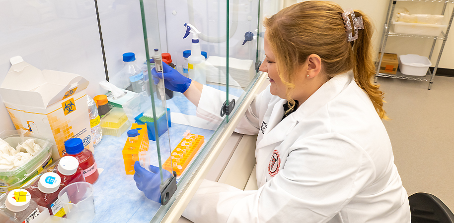 VRSP student performing research