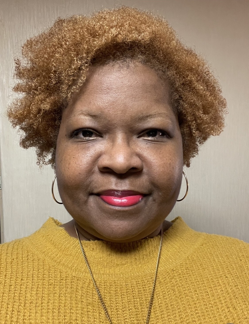 Robin Rhodes Headshot