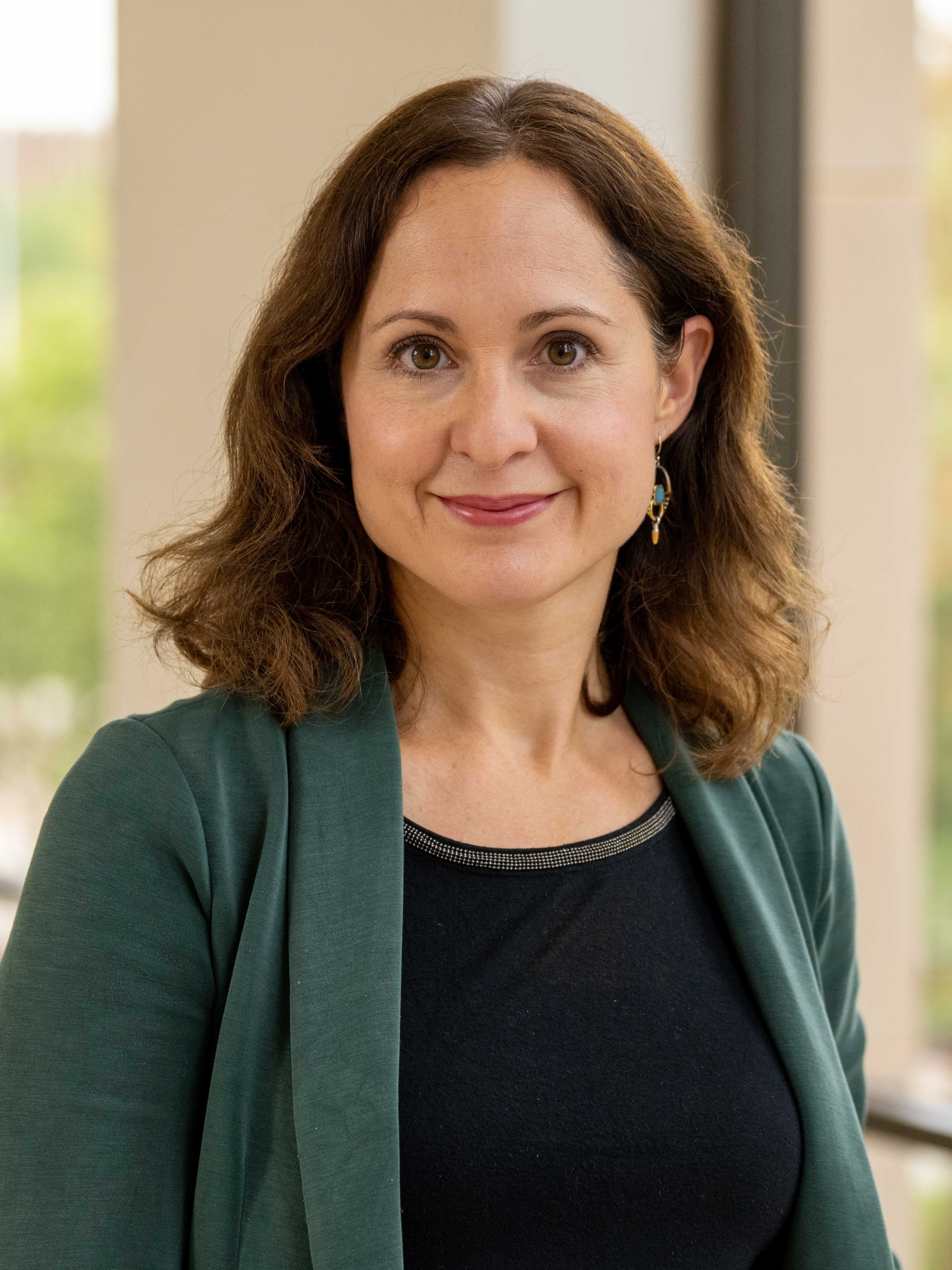 Robin Phillips Headshot