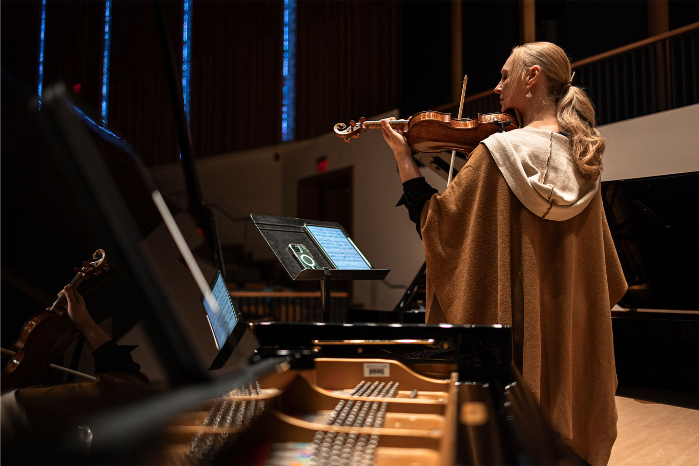 Chelx Boyle plays violin next to grand piano